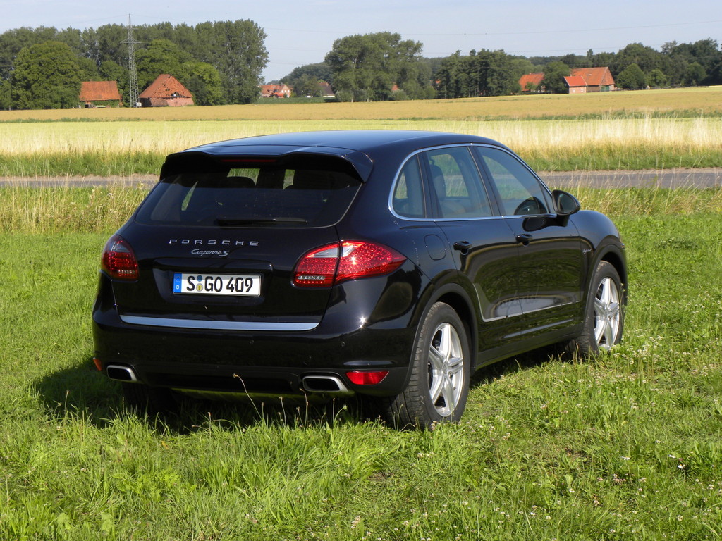 Porsche Cayenne S Hybrid.