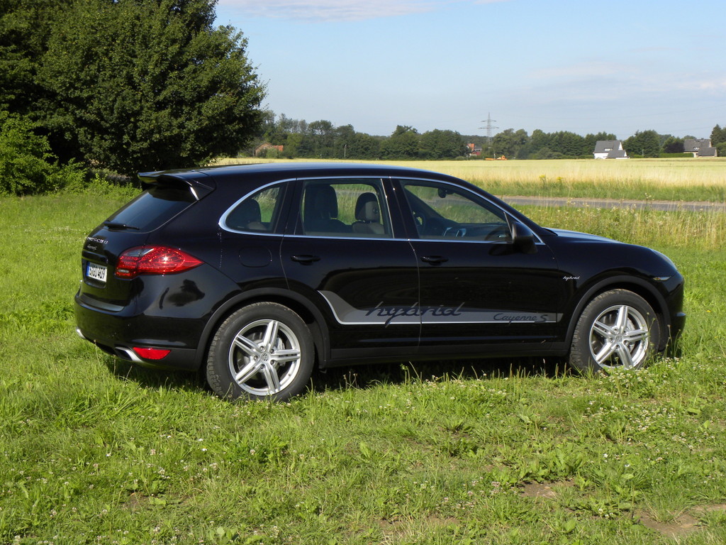 Porsche Cayenne S Hybrid.