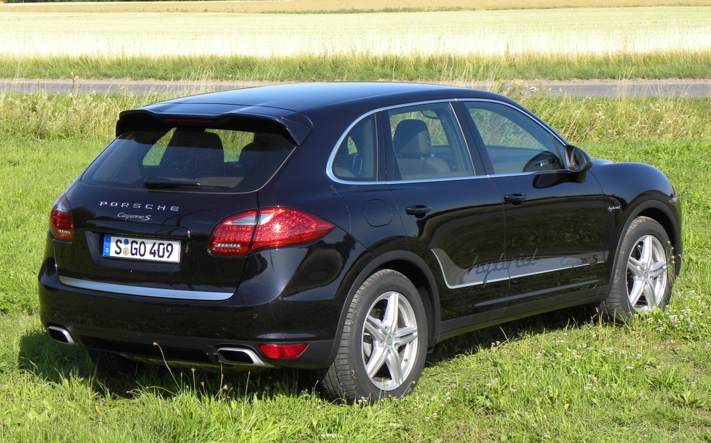 Porsche Cayenne S Hybrid.