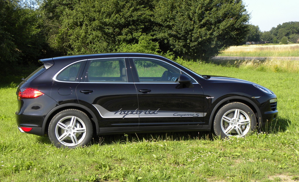 Porsche Cayenne S Hybrid.