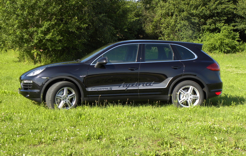 Porsche Cayenne S Hybrid.