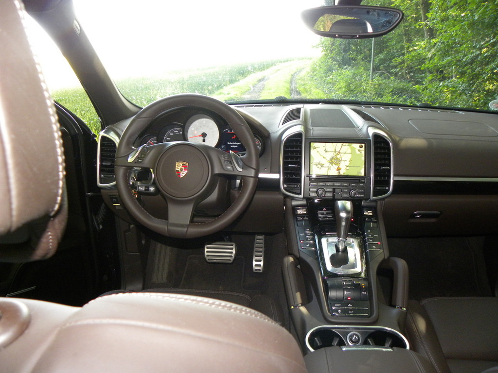 Porsche Cayenne S Hybrid.