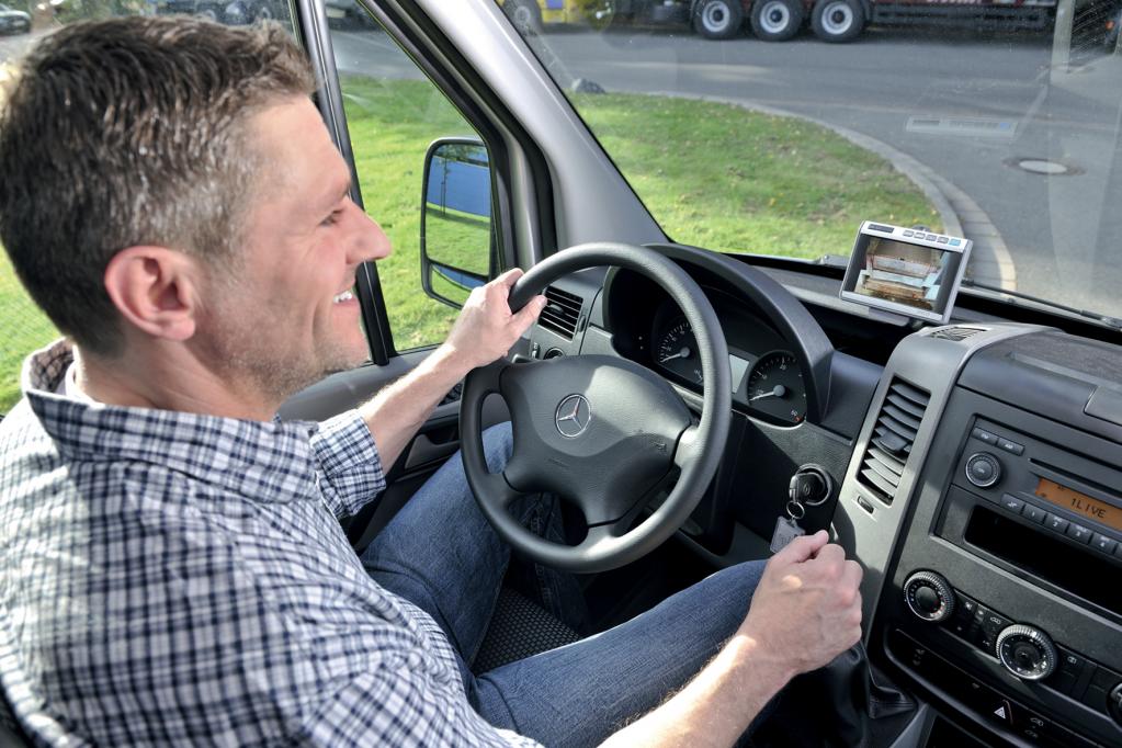 Rückfahrkameras erfreuen den Fahrer. Man sieht, was hinten vor sich geht. 