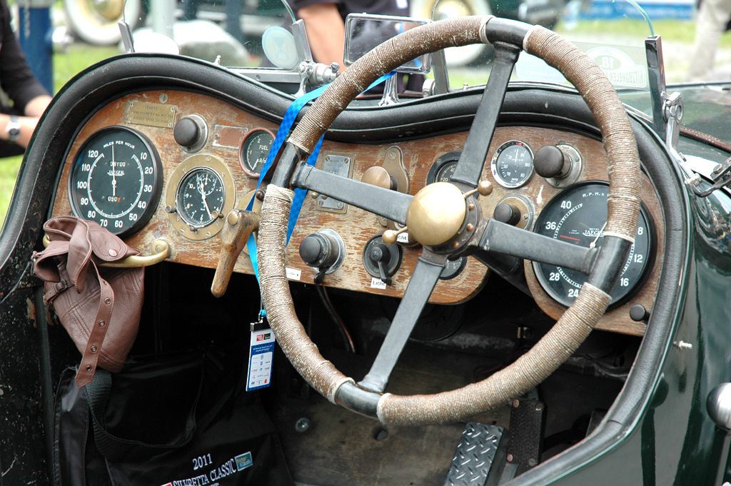 Silvretta Classic Rallye 2011: So rustikal sahen Bentley-Armaturenbretter früher aus. 