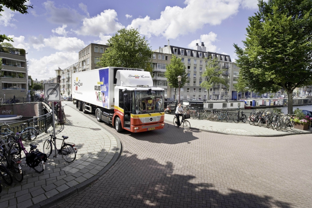 Simon Loos Logistic Niederlande bestellt 30 Mercedes-Benz Econic NGT