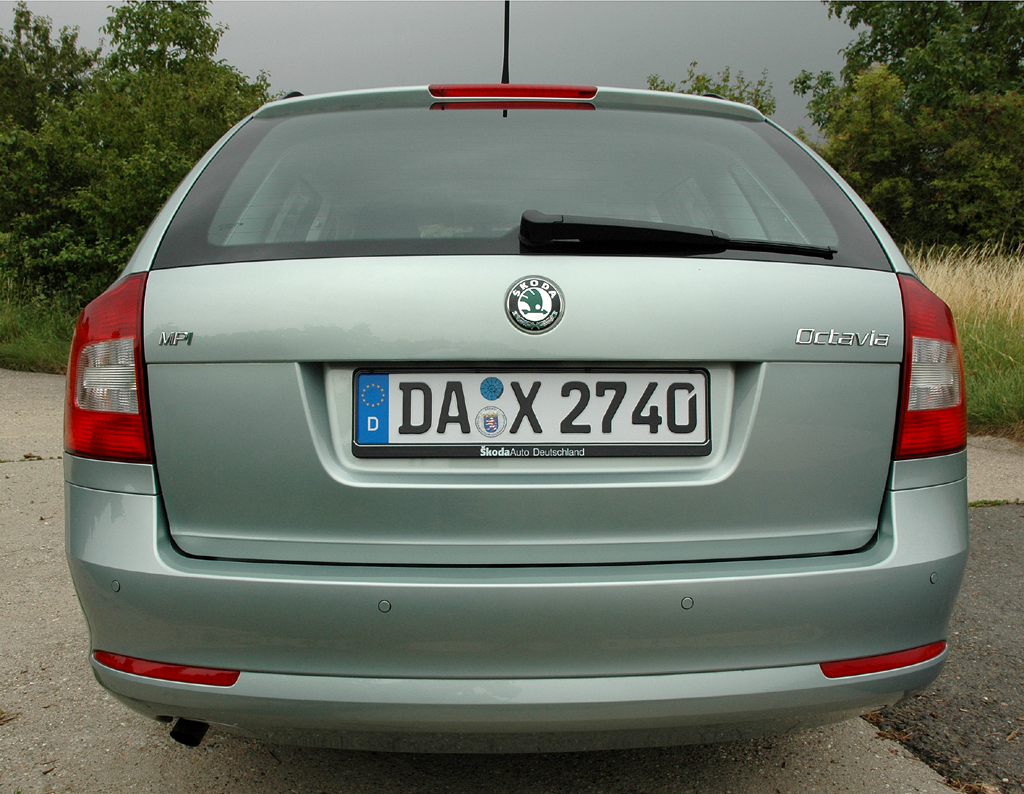 Skoda Octavia LPG: Blick auf die Heckpartie des Kombis. 