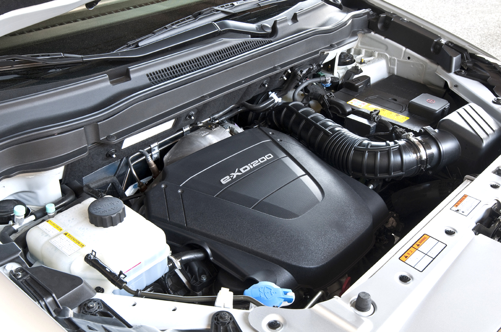 SsangYong Korando: Blick unter die Motorhaube des 2,0-Liter-Turbodiesel mit 175 PS.