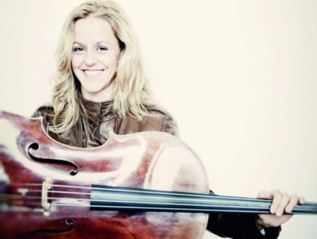 Star-Cellistin Sol Gabetta tritt im Audi-Forum auf