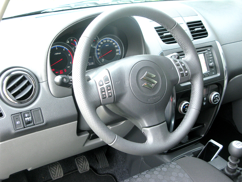 Suzuki SX4: Blick ins Cockpit. 