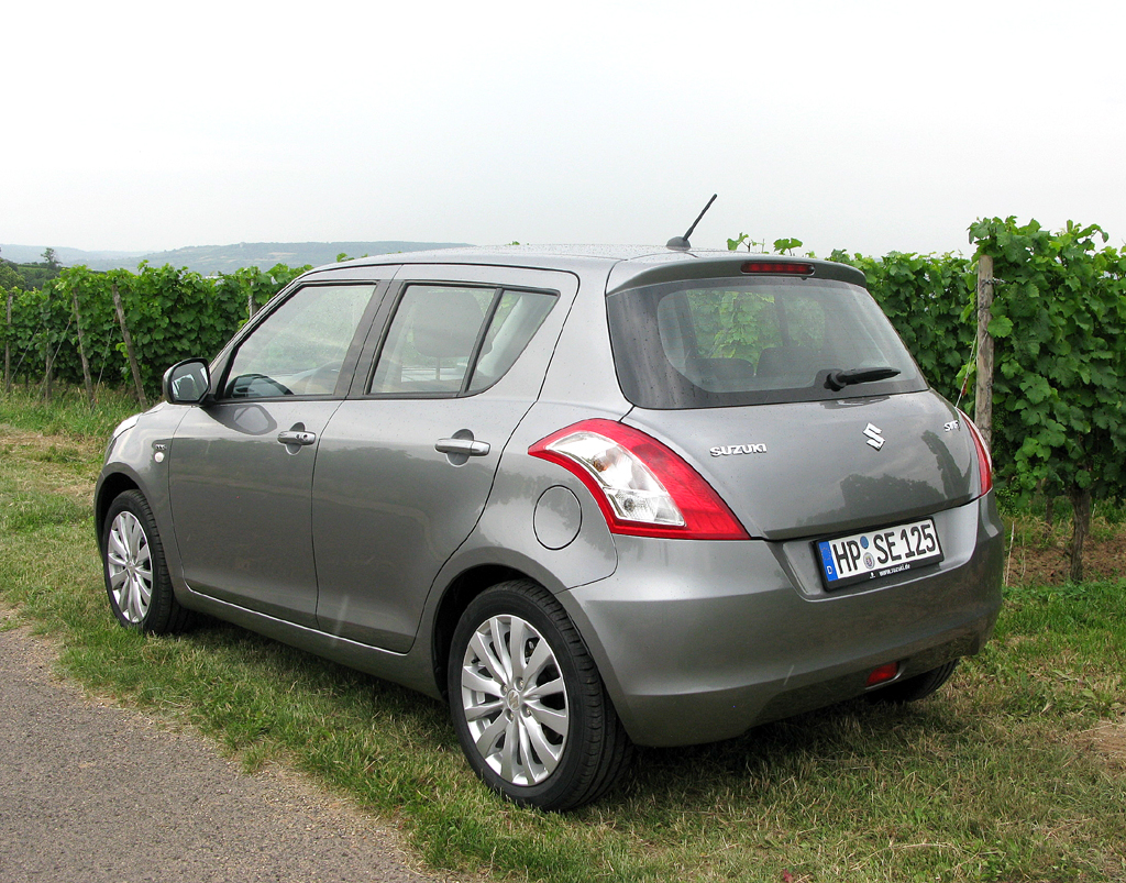 Suzuki Swift: Heck-/Seitenansicht des Fünftürers. 