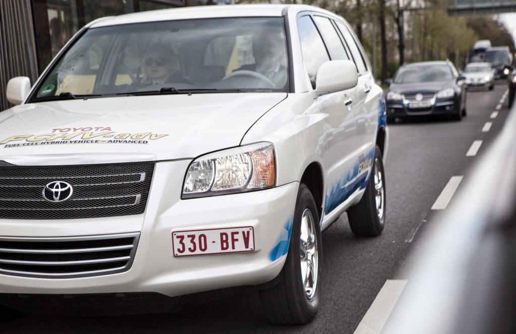 Toyota FCHV adv: Tröpfchenleger
