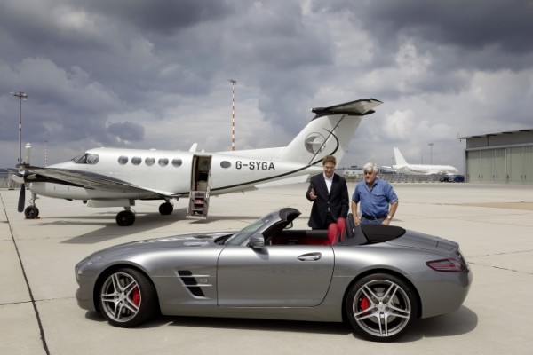 US-Moderator Jay Leno zu Besuch bei AMG