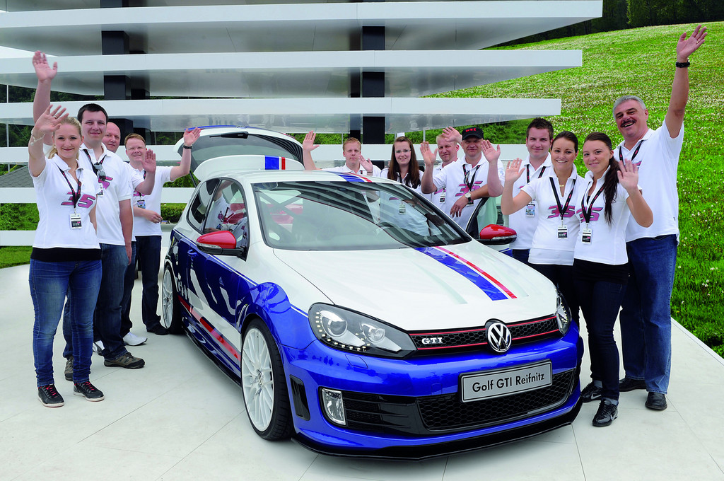 VW-Auszubildende und ihr Golf GTI Reifnitz.
