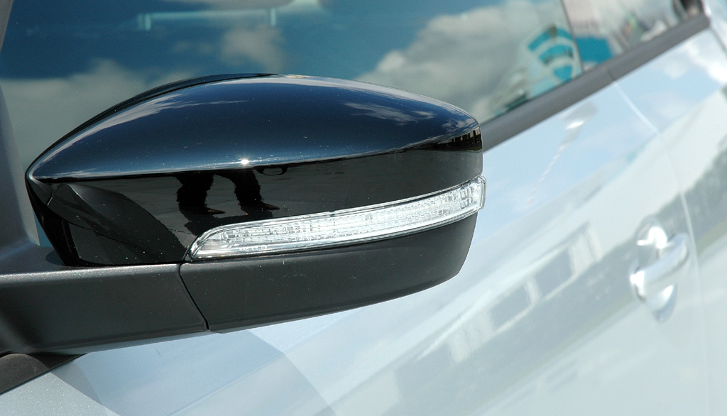 VW Beetle: In den Außenspiegel sind Blinkerleisten integriert.