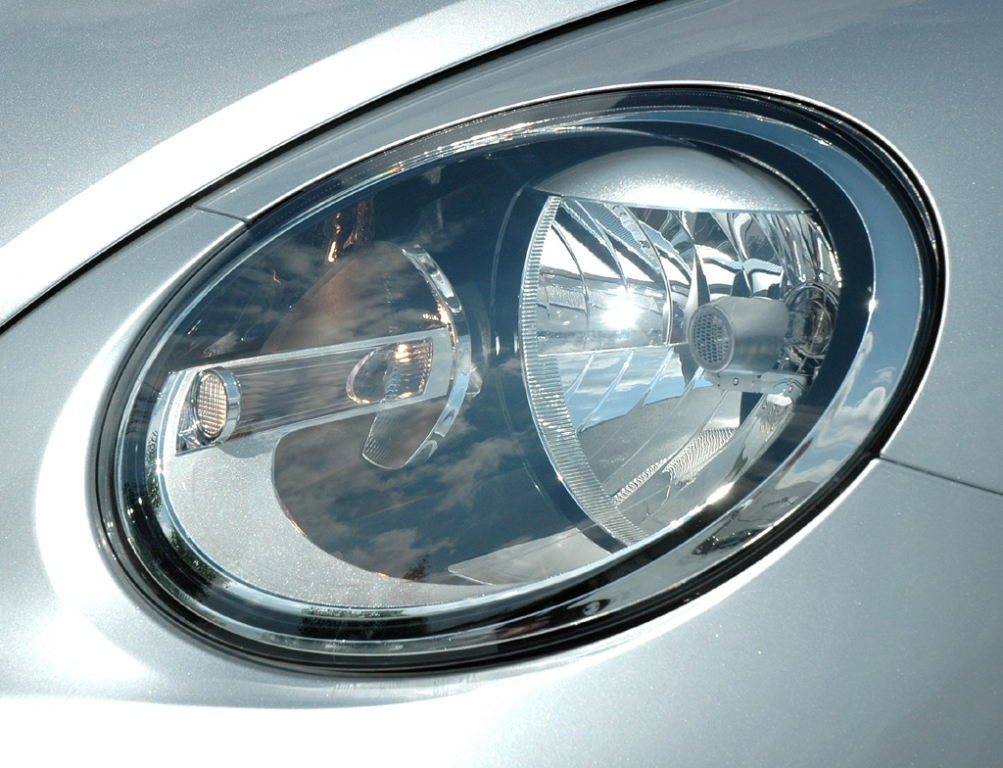 VW Beetle: Moderne Leuchteinheit vorn.