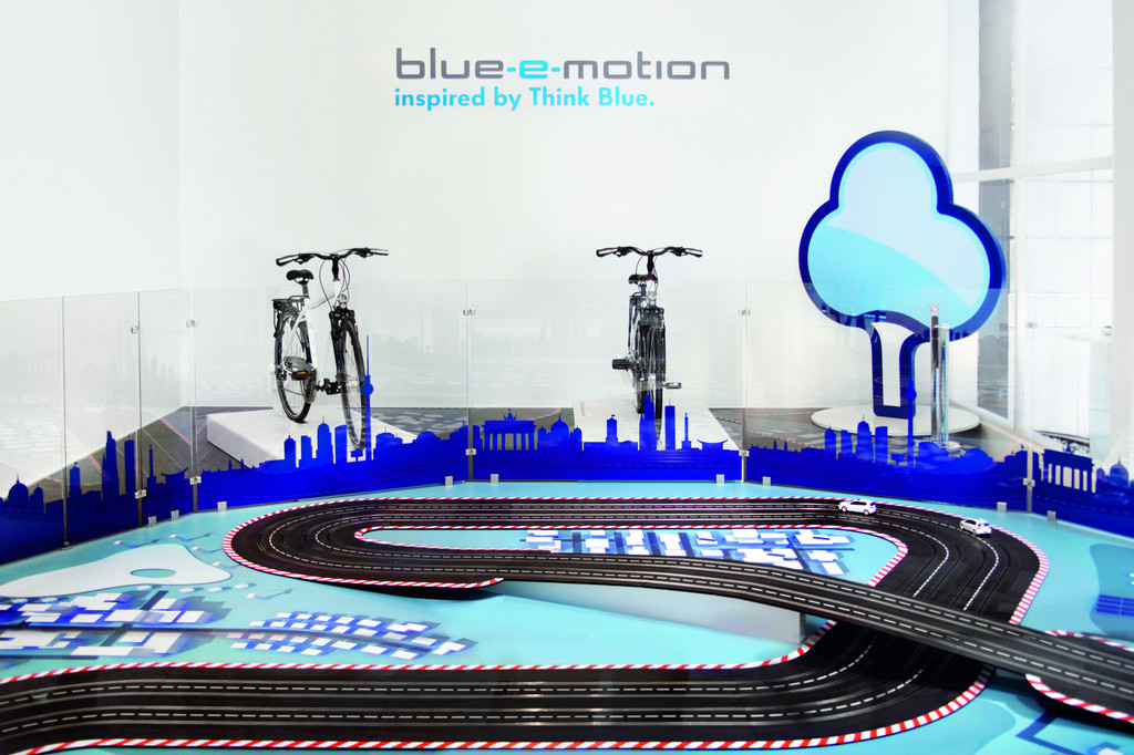 Volkswagen-Ausstellung 201EBlue-e-Motion201C im Automobil Forum Unter den Linden.