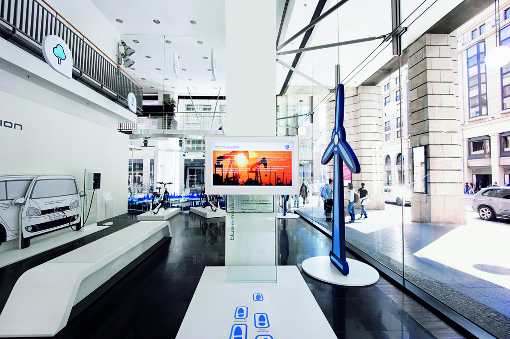 Volkswagen-Ausstellung 201EBlue-e-Motion201C im Automobil Forum Unter den Linden.