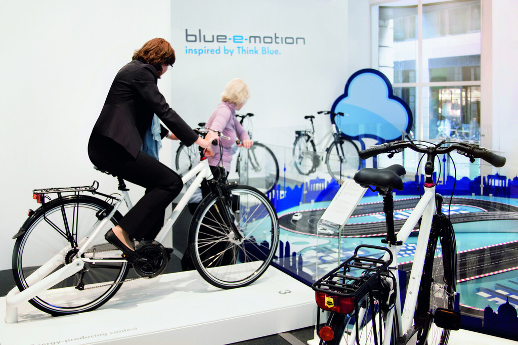 Volkswagen-Ausstellung 201EBlue-e-Motion201C im Automobil Forum Unter den Linden.