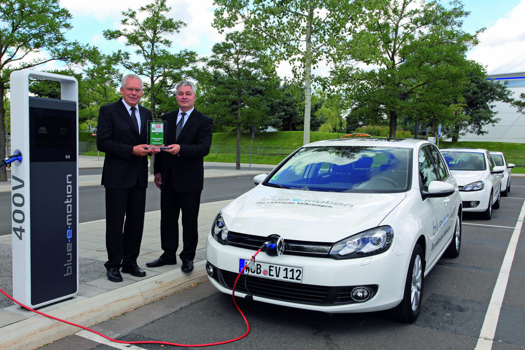 Volkswagen Golf Blue-e-Motion erhält e Car Award