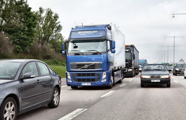 Volvo Trucks mit neuem Stau-Assistenten