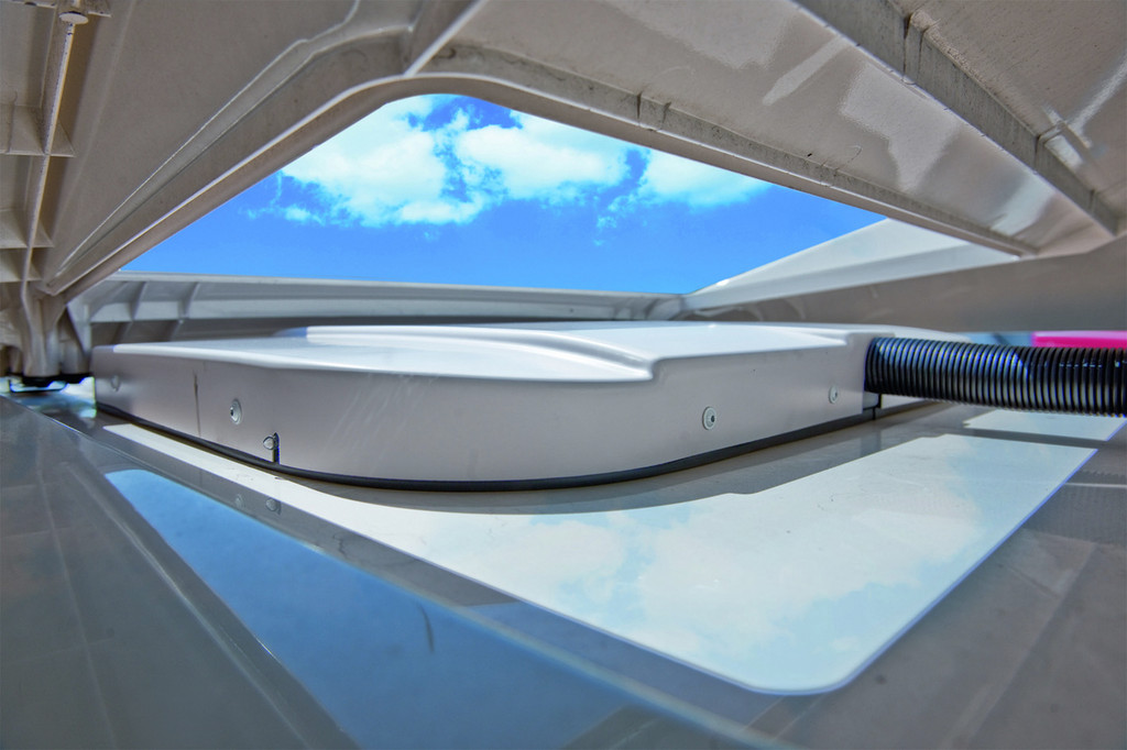 Waeco CoolAir SP 950 Split-Klimaanlage mit Dachverdampfer.