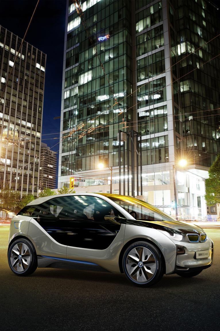 it einem Gewicht von nur 1 300 Kilo inklusive der Batterie ist der BMW i3 über 300 Kilo leichter als gewöhnliche Elektroautos dieser Größe. 