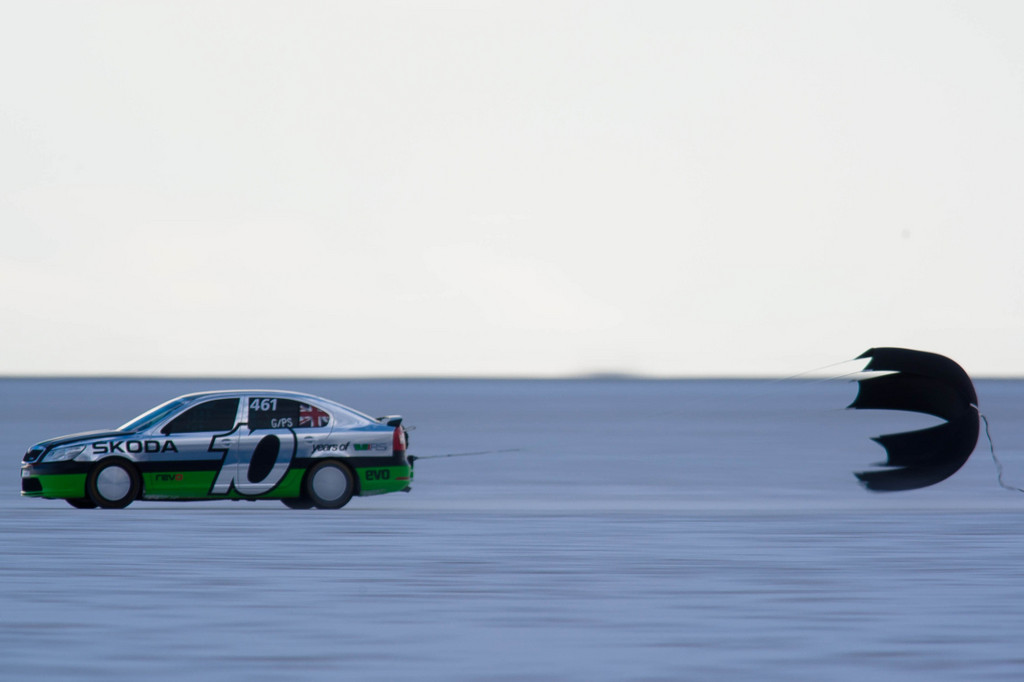 Škoda Octavia ist in Bonneville über 325 km/h schnell