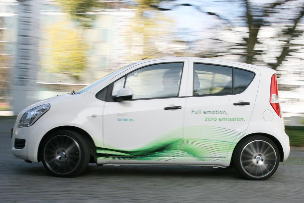 Auch Tests mit einem eigens umgerüsteten Suzuki Splash bestätigen, dass Elektroautos bereits alltagstauglich sind. 