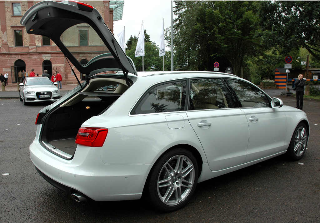 Audi A6 Avant: Ins Gepäckabteil passen stattliche 565 bis 1680 Liter hinein. 