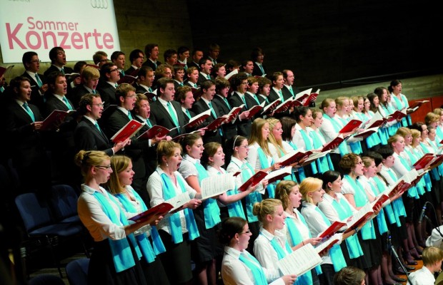 Audi Jugendchorakademie singt für Japan