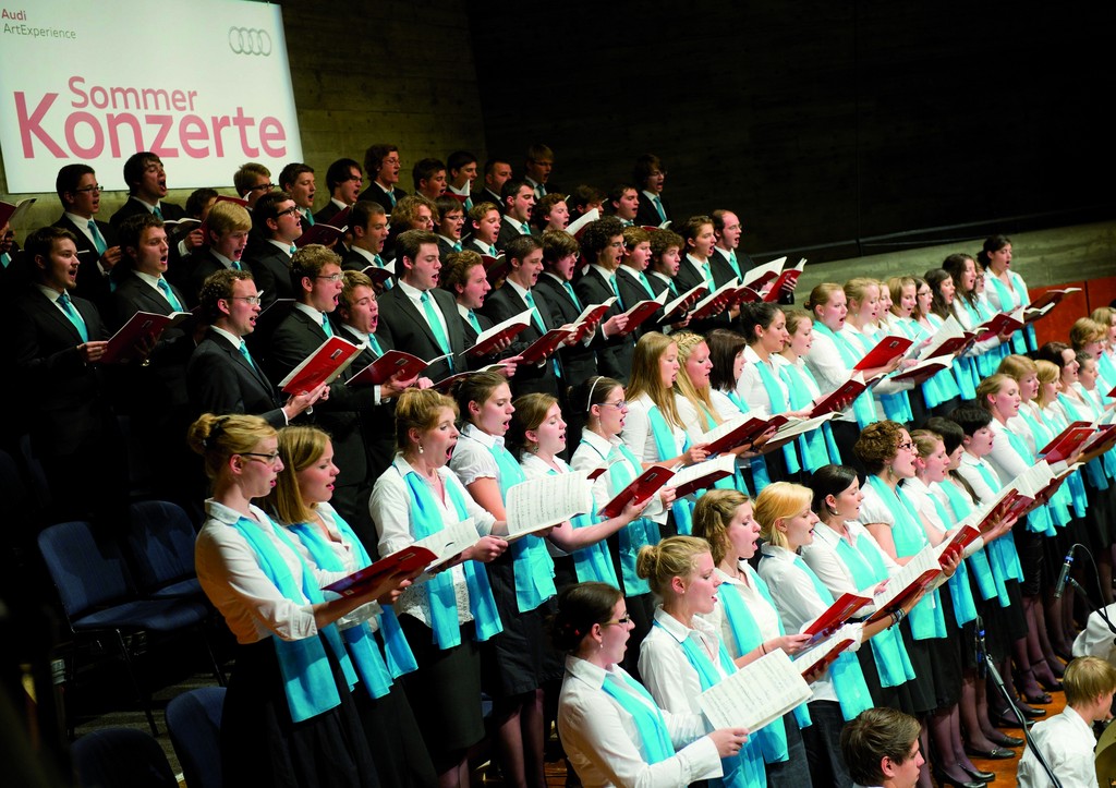 Audi Jugendchorakademie singt für Japan