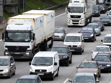 Autofahren immer teurer! Quelle: dpa 
