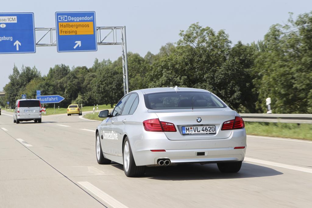 BMW 5er mit Autopilot - Von Geisterhand gesteuert über die Autobahn