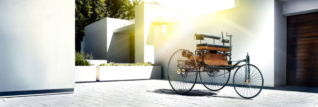Benz Patent-Motorwagen aus dem Jahr 1886 (Replica), das erste Automobil der Welt.