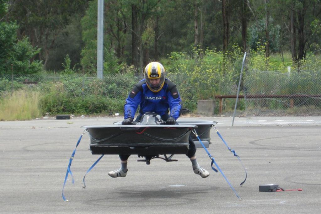 Bis zu 3 000 Meter hoch soll das Hover-Bike fliegen können. 
