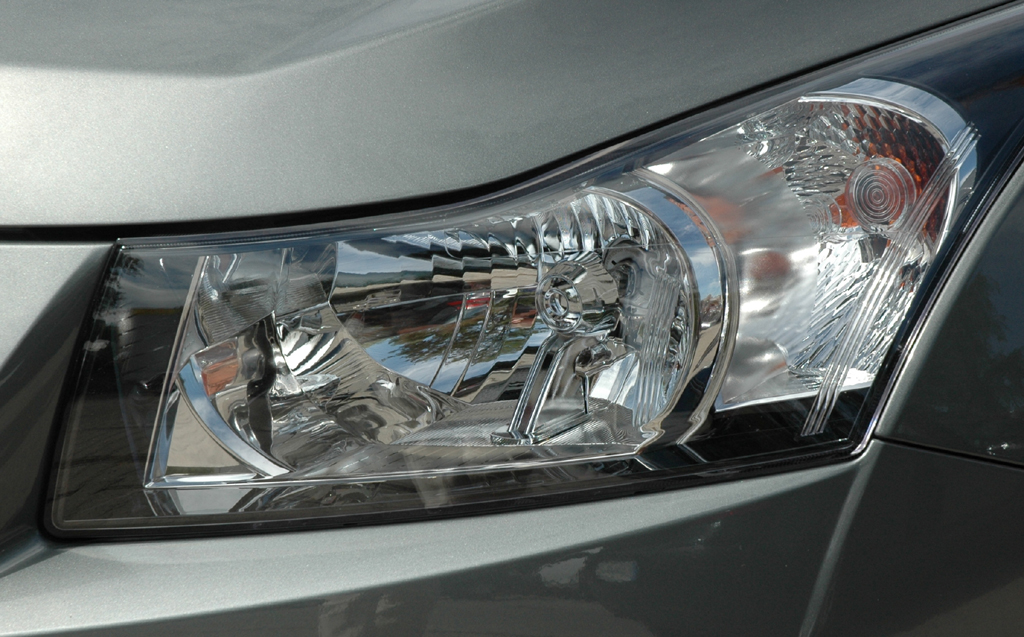 Chevrolet Cruze Fließheck: Moderne Leuchteinheit vorn.