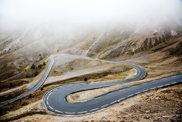 Das Glück liegt in den Kurven - das neue CURVES Magazin