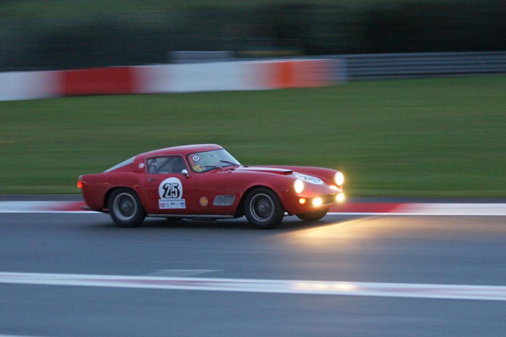 Der Ferrari 250 GT Tour de France in der Dämmerung