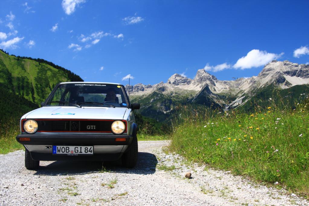 Der leistungsgesteigerte GTI kam 1982 mit einem 1,8 Liter-Benzinmotor und 82 kW/112 PS auf die Straße. 