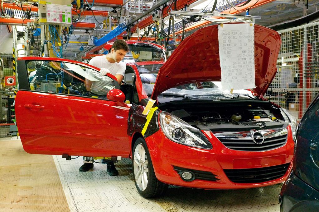 Derzeit wird im thüringischen Werk der Corsa produziert. Dessen dreitürige Variante soll ab 2013 parallel zum neuen Kleinstwagen weiter produziert werden. 