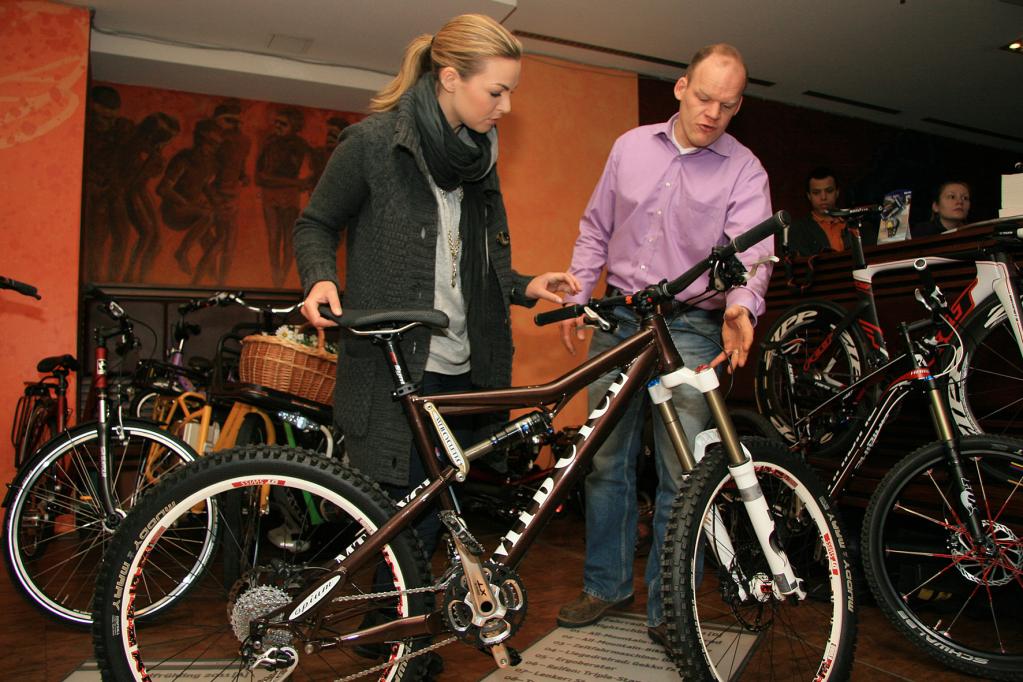 Deutsche kaufen teure Fahrräder