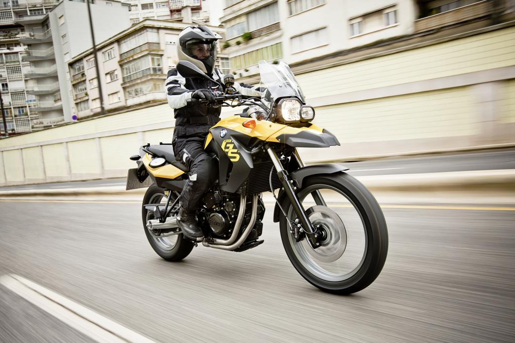 Die F 650 GS gibt es nun mit gelben Karosserieteilen