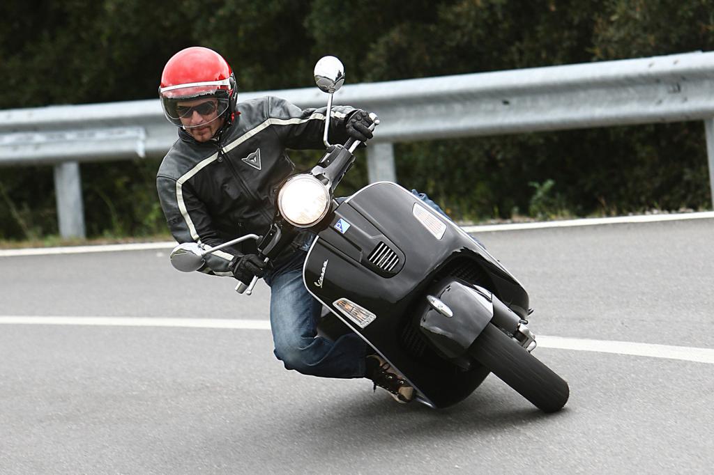 Die GTS ist der Dynamiker unter den Vespa-Rollern