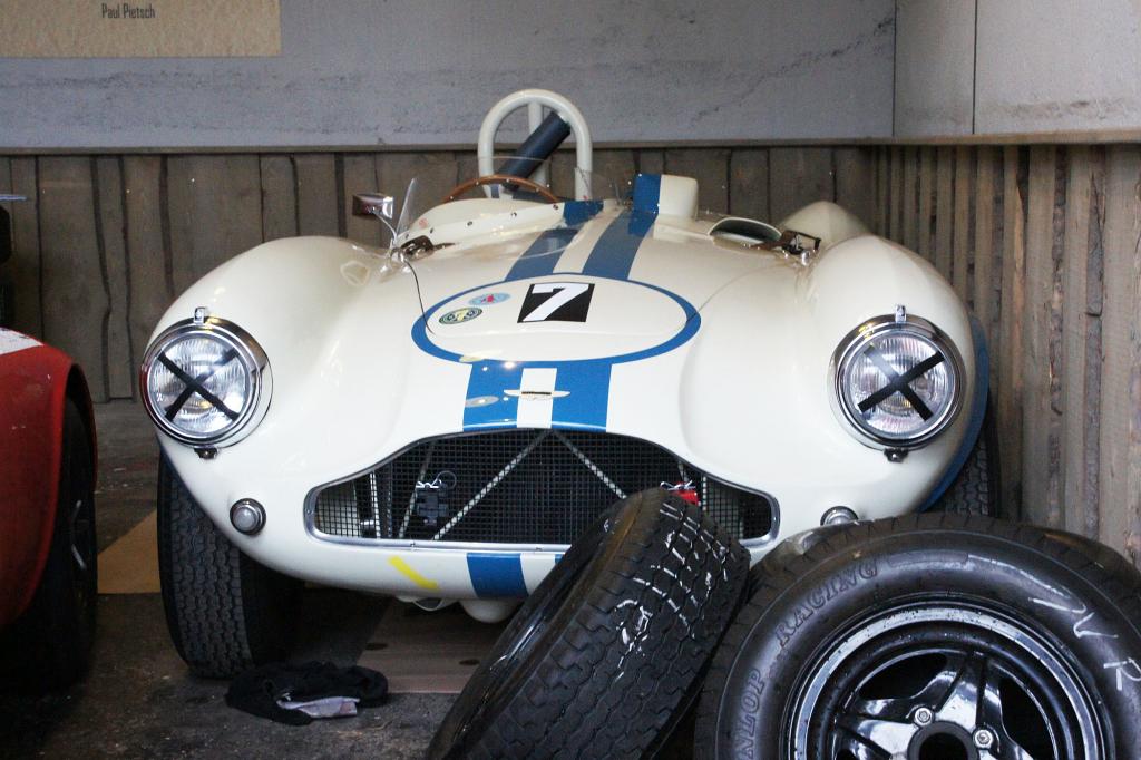 Ein Aston Martin DB3S in der Box