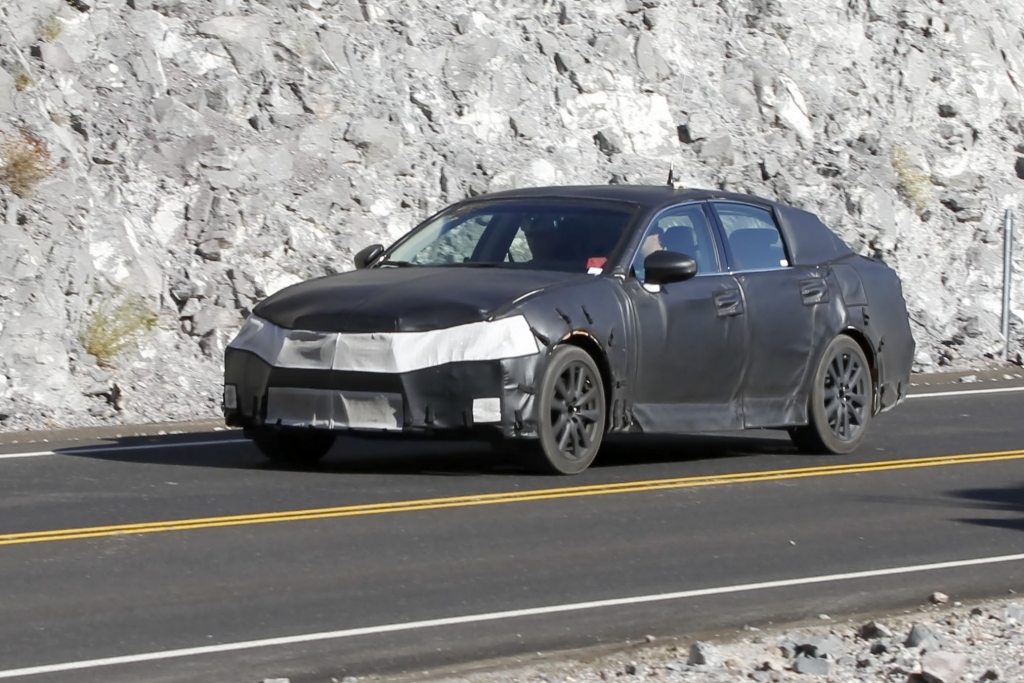 Erwischt: Erlkönig Lexus GS – Japan-E-Klasse im Schlafrock