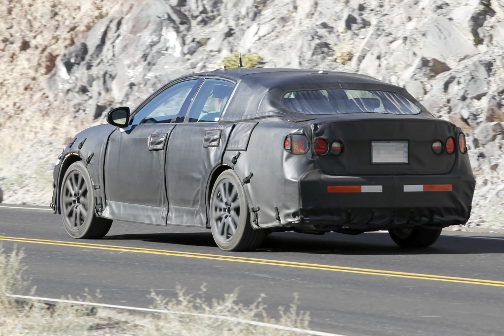 Erwischt: Erlkönig Lexus GS – Japan-E-Klasse im Schlafrock
