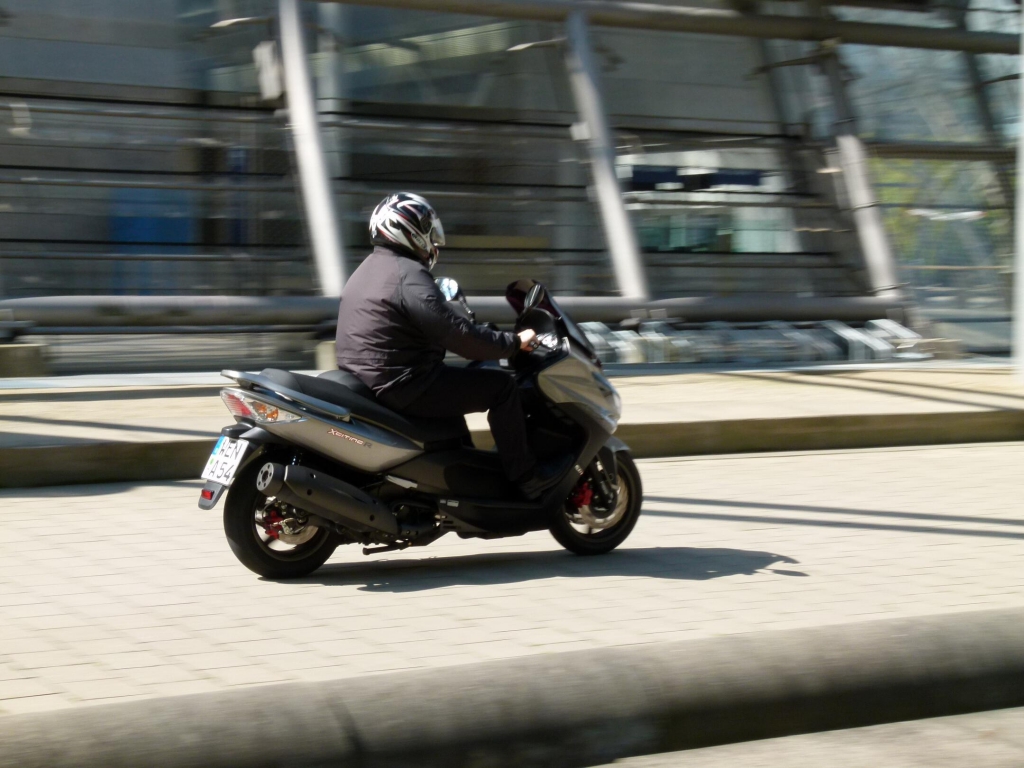 Fahrbericht Kymco Xciting 500 iR evo ABS: Rollern bis der Arzt kommt!