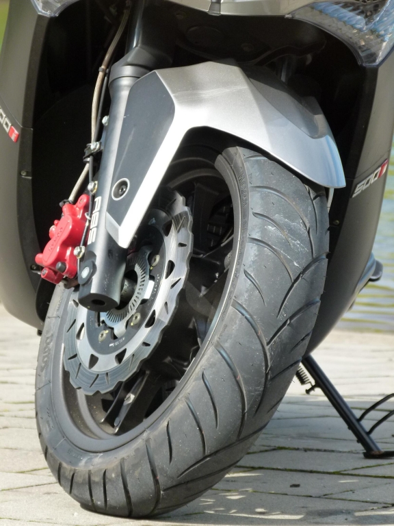 Fahrbericht Kymco Xciting 500 iR evo ABS: Rollern bis der Arzt kommt!