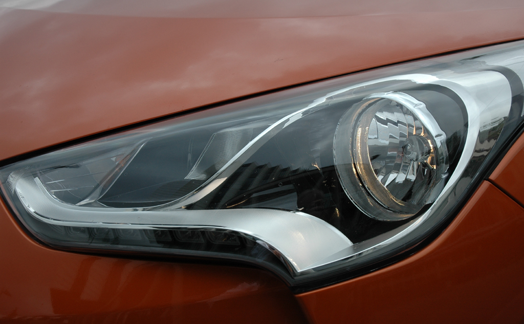Hyundai Veloster: Moderne Leuchteinheit vorn.