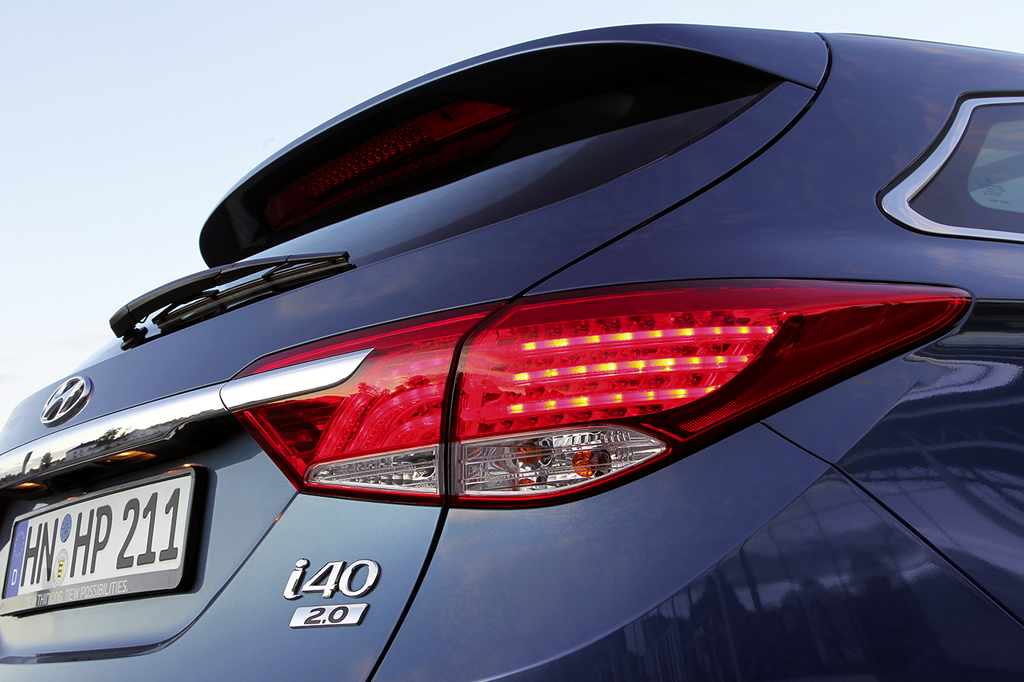 Hyundai i40-Kombi: Blick auf das formschöne Heck, hier des stärkeren 177-PS-Benziners. 